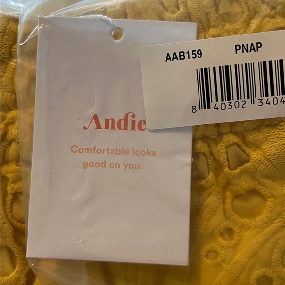 NWT Andie Swim THE SUASI CROP PANT Medium PINEAPPLE YELLOW Vacation EYELET - Picture 6 of 7
